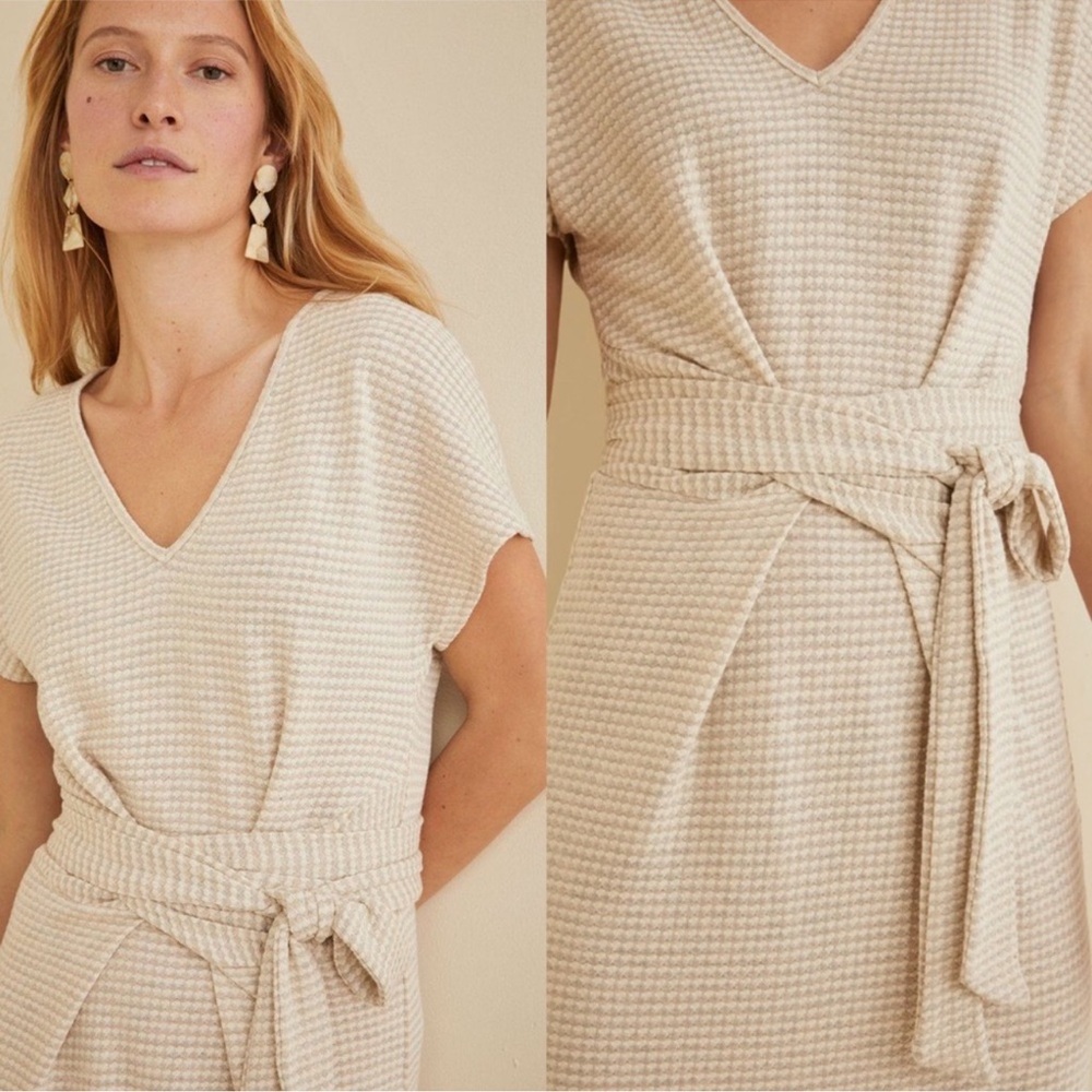 Amour Vert Darcy Scallop Midi V-Neck Dress
